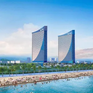 מלון דירות Orbi City Center Suite, באטומי